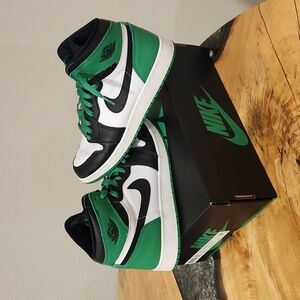 Nike Air Jordan 1 Retro High OG Lucky Green Size 7Y (GS) Sneakers FD1437-031
